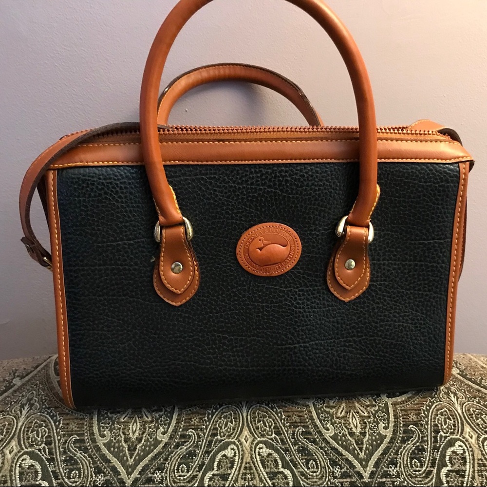 Large Dooney & Bourke Doctor bag handbag.